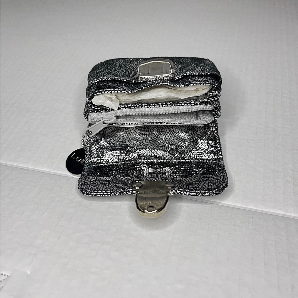 Lulu’s Metallic Wallet - Picture 10 of 13